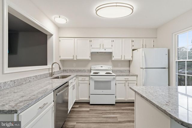 302 MOSEBY CT, Manassas Park, VA 20111