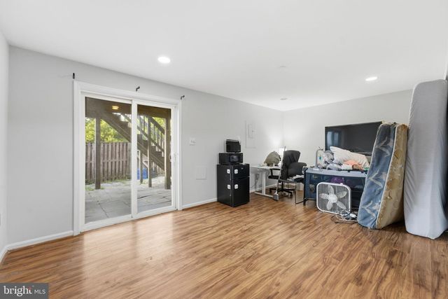 302 MOSEBY CT, Manassas Park, VA 20111