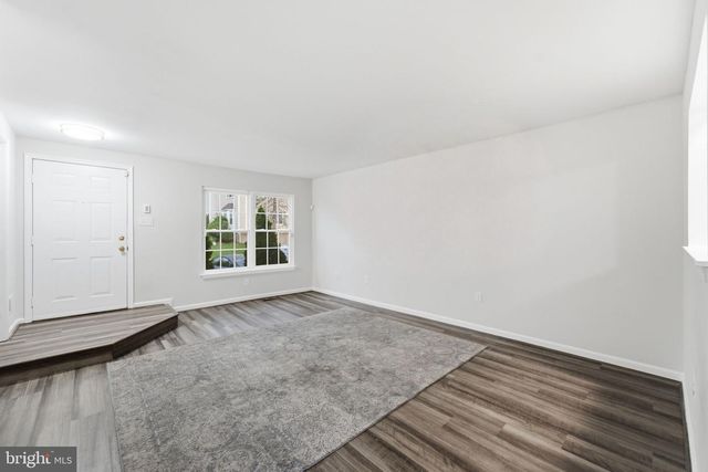 302 MOSEBY CT, Manassas Park, VA 20111