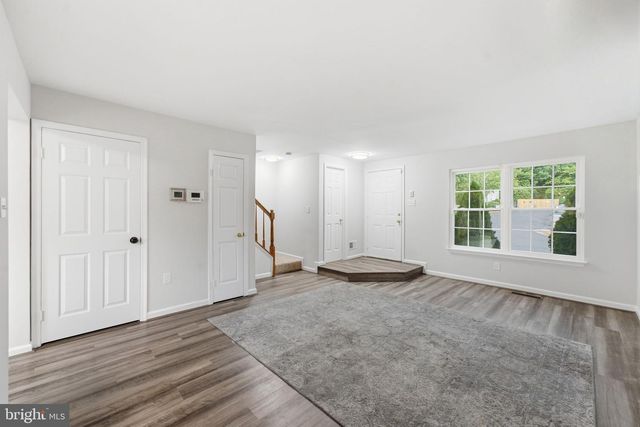 302 MOSEBY CT, Manassas Park, VA 20111