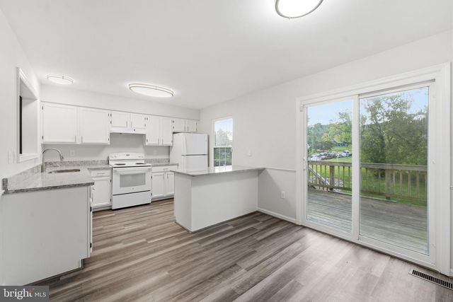 302 MOSEBY CT, Manassas Park, VA 20111