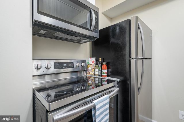 611 W LAFAYETTE AVE, Baltimore, MD 21217