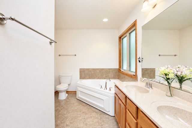 2971 Twana Drive, Des Moines, IA 50310