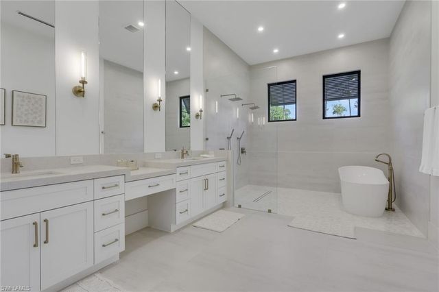 5174 Sycamore DR, Naples, FL 34119