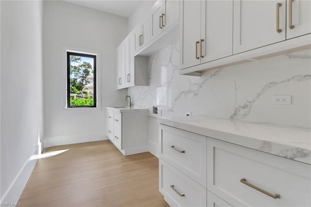 5174 Sycamore DR, Naples, FL 34119