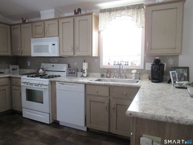 7 Blueberry Lane, Plymouth, CT 06786