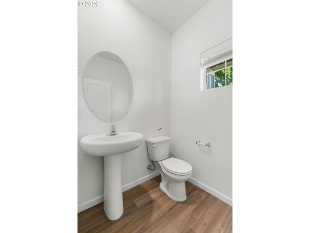 1724 W 12TH St, La Center, WA 98629