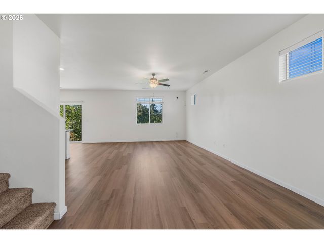 1724 W 12TH St, La Center, WA 98629
