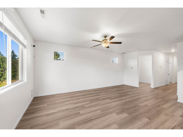 1724 W 12TH St, La Center, WA 98629