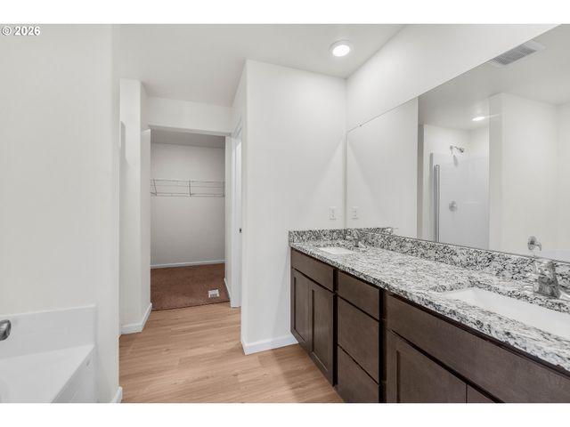 1724 W 12TH St, La Center, WA 98629