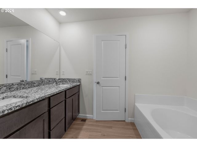 1724 W 12TH St, La Center, WA 98629