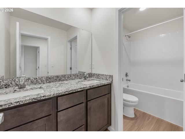 1724 W 12TH St, La Center, WA 98629