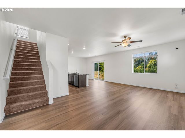 1724 W 12TH St, La Center, WA 98629