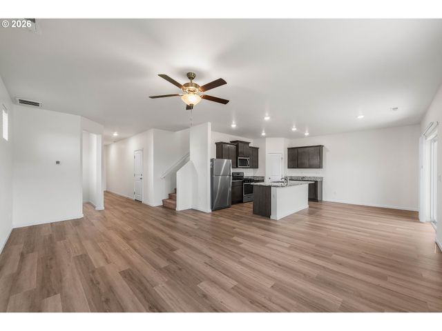 1724 W 12TH St, La Center, WA 98629