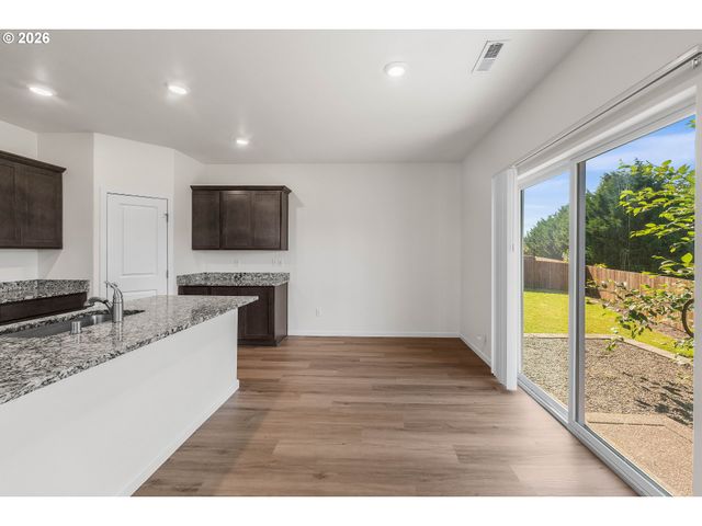 1724 W 12TH St, La Center, WA 98629