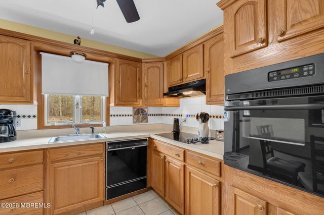 1036 Lakehurst Avenue, Jackson, NJ 08527