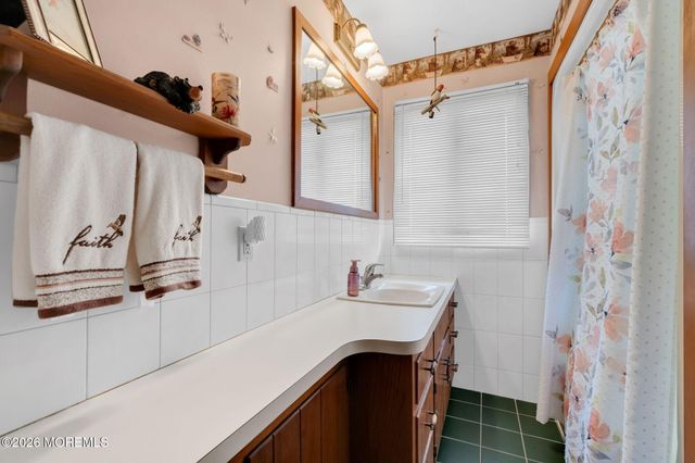 1036 Lakehurst Avenue, Jackson, NJ 08527