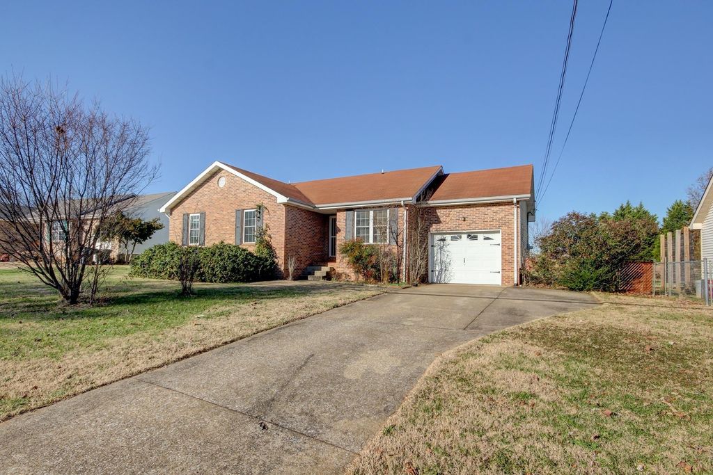 211 Moncrest Drive, Clarksville, TN 37042
