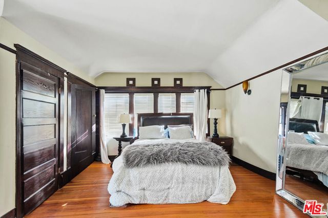 2647 Raymond Avenue, Los Angeles, CA 90007