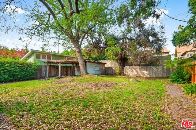 2647 Raymond Avenue, Los Angeles, CA 90007