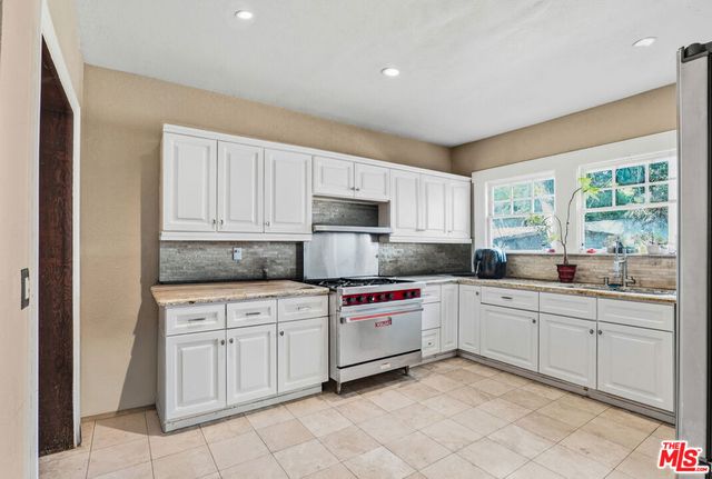 2647 Raymond Avenue, Los Angeles, CA 90007