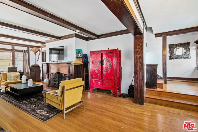 2647 Raymond Avenue, Los Angeles, CA 90007