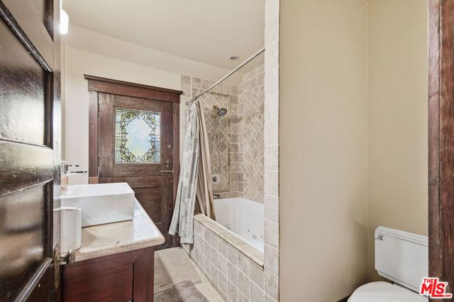 2647 Raymond Avenue, Los Angeles, CA 90007