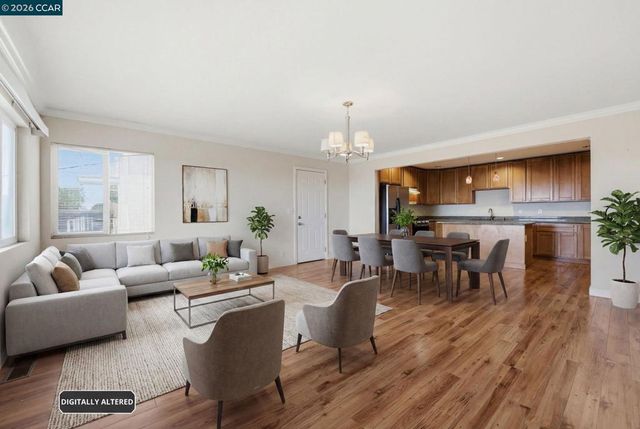8910 Burr St, Oakland, CA 94605