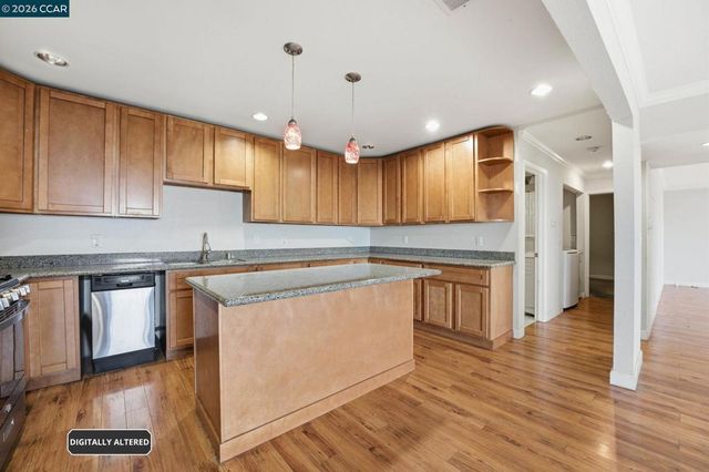 8910 Burr St, Oakland, CA 94605