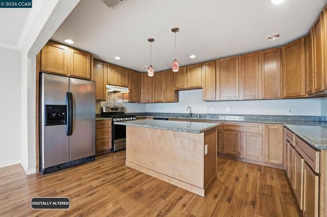 8910 Burr St, Oakland, CA 94605