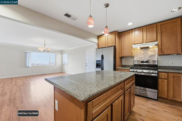 8910 Burr St, Oakland, CA 94605
