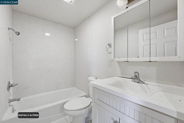 8910 Burr St, Oakland, CA 94605