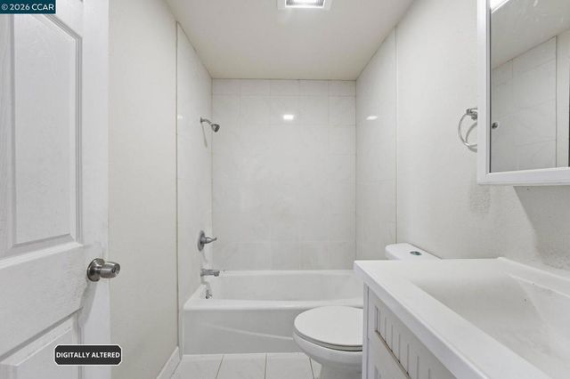 8910 Burr St, Oakland, CA 94605