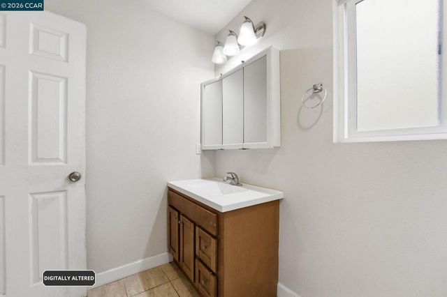 8910 Burr St, Oakland, CA 94605