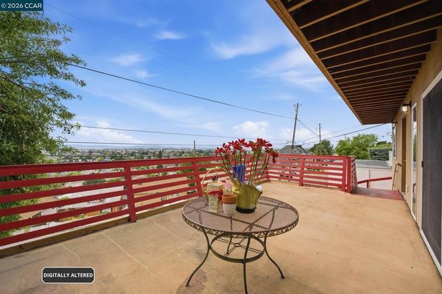 8910 Burr St, Oakland, CA 94605