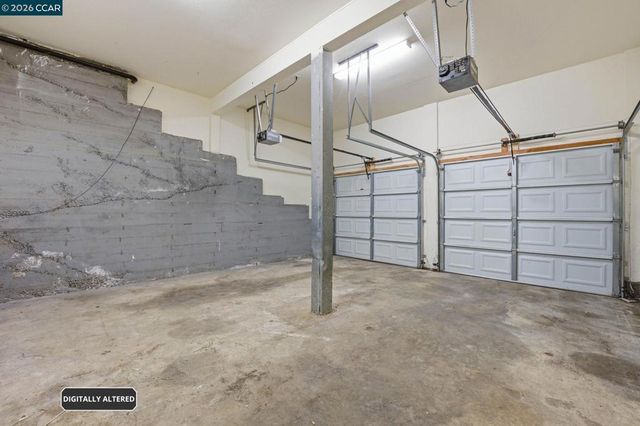 8910 Burr St, Oakland, CA 94605