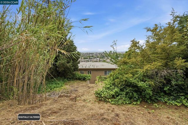 8910 Burr St, Oakland, CA 94605