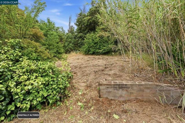 8910 Burr St, Oakland, CA 94605