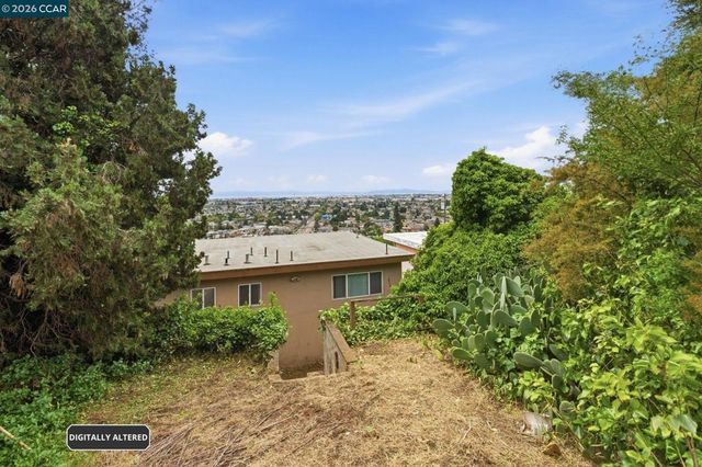 8910 Burr St, Oakland, CA 94605