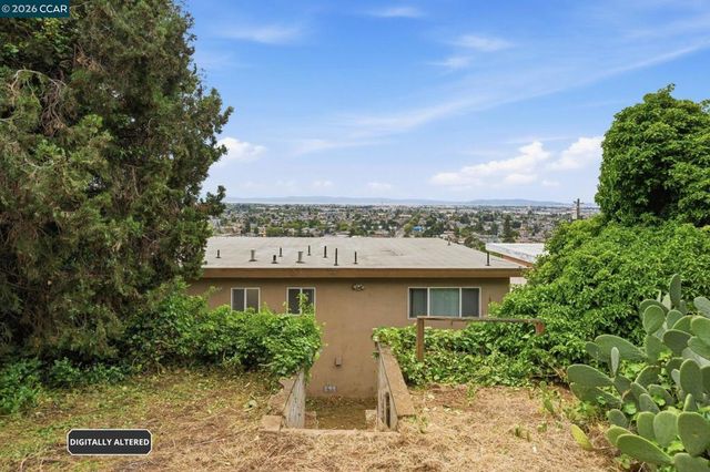 8910 Burr St, Oakland, CA 94605