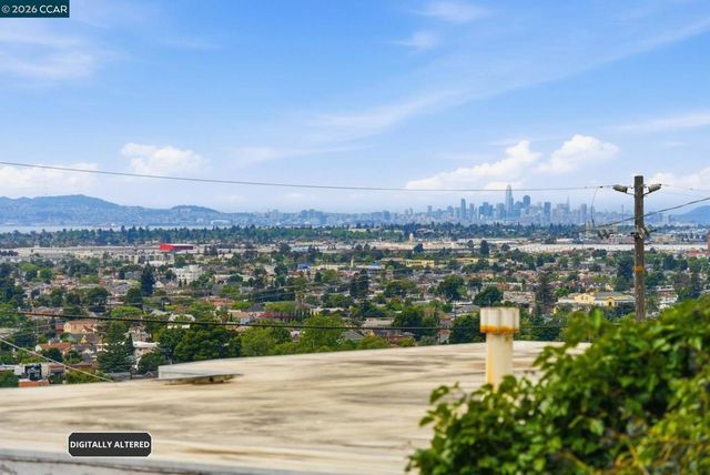 8910 Burr St, Oakland, CA 94605
