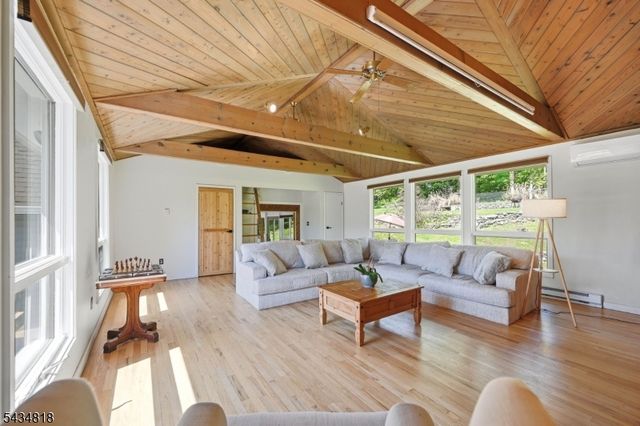 901 Wall St, Stillwater Twp., NJ 07860