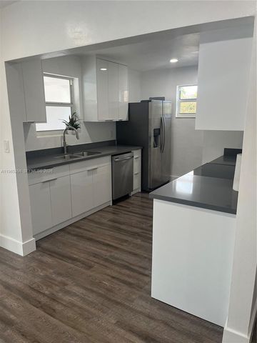 3310 SW 94th Pl, Miami, FL 33165