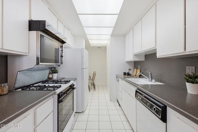 10650 Holman Avenue 202, Los Angeles, CA 90024