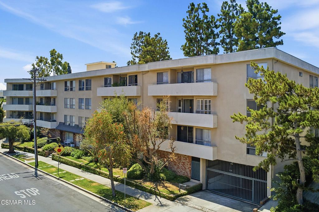 10650 Holman Avenue 202, Los Angeles, CA 90024