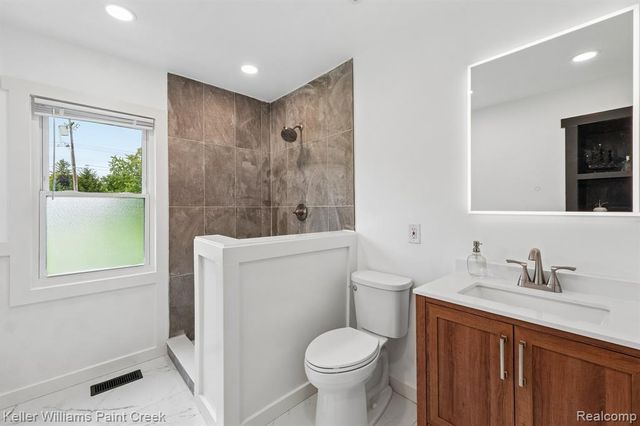 4890 Clinton Drive, Clarkston, MI 48346