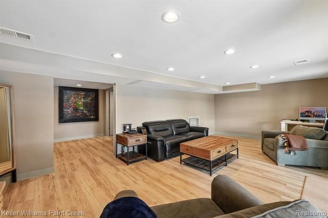 4890 Clinton Drive, Clarkston, MI 48346