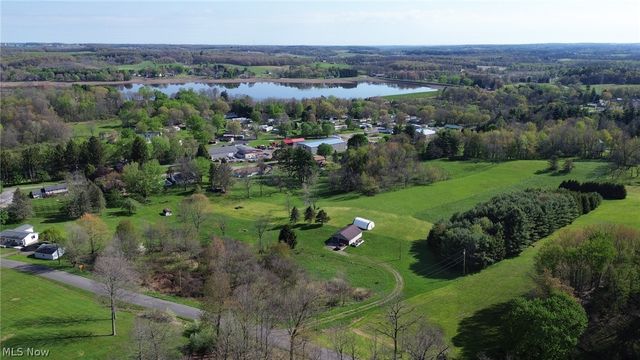 7702 North Ridge Place, Lisbon, OH 44432