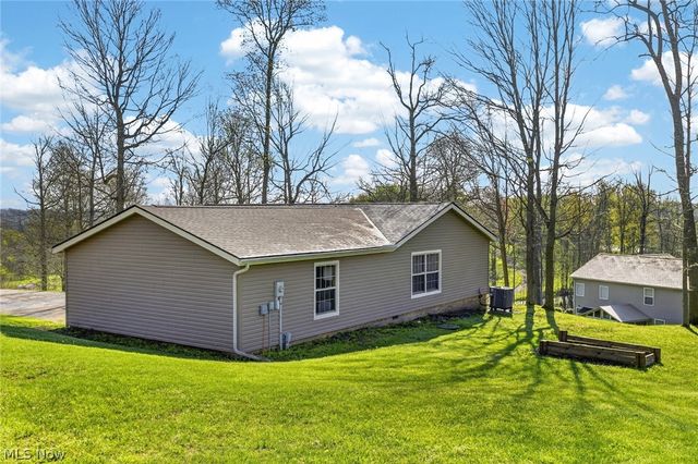 7702 North Ridge Place, Lisbon, OH 44432