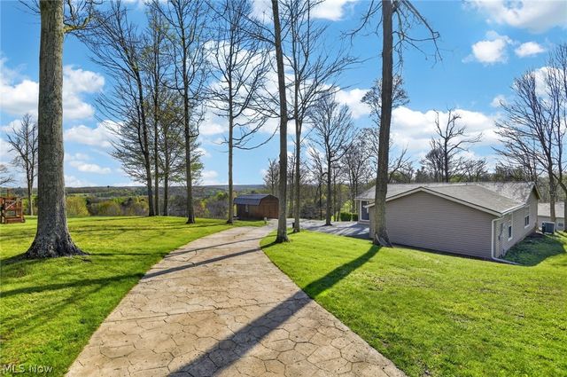 7702 North Ridge Place, Lisbon, OH 44432